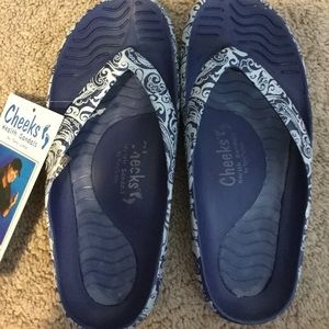 BLUE WITH WHITE DESIGN FLIP FLOPS